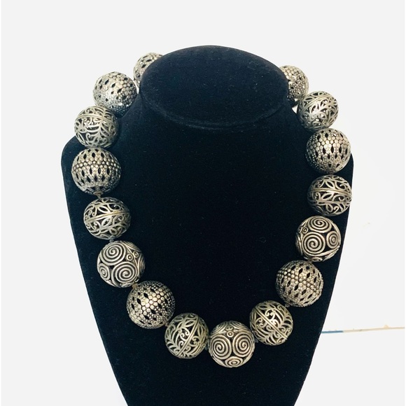 Chunky Silver Tone Necklace - Picture 4 of 4